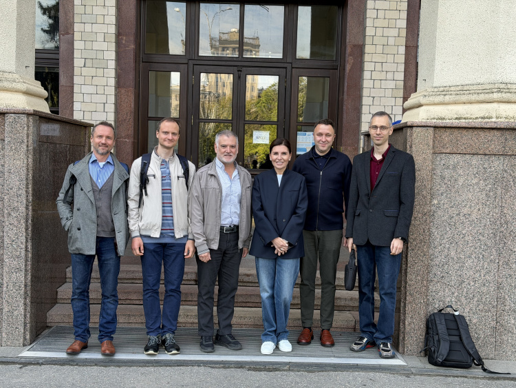 Стівен Ґолдфарб (CERN, IPPOG) із вагомим візитом в Україні та Харкові!